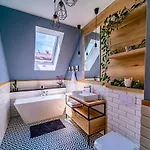 Villa Highlander House